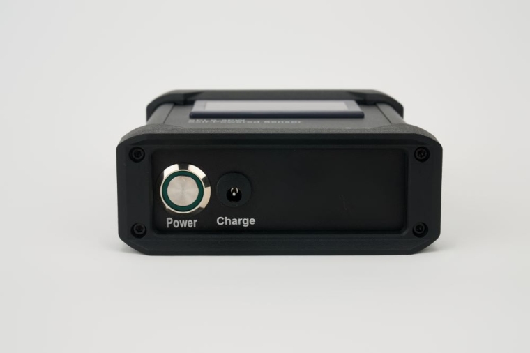 自供电传感器的开关和充电插孔